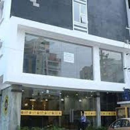 La Riviera Suites Madhapur Hajdarábád Exteriér fotografie