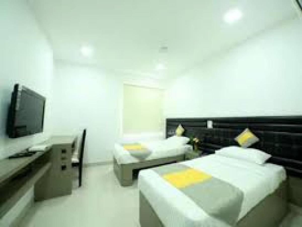 La Riviera Suites Madhapur Hajdarábád Exteriér fotografie