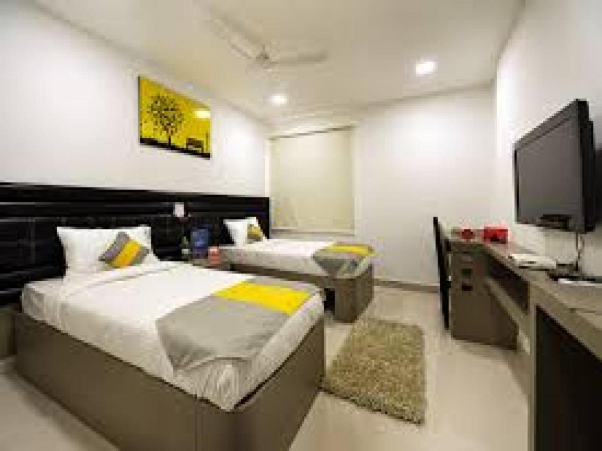 La Riviera Suites Madhapur Hajdarábád Exteriér fotografie