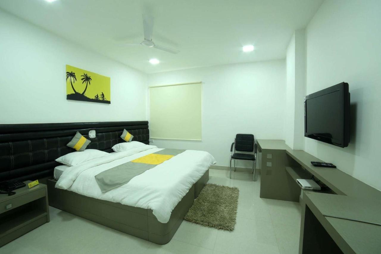 La Riviera Suites Madhapur Hajdarábád Exteriér fotografie